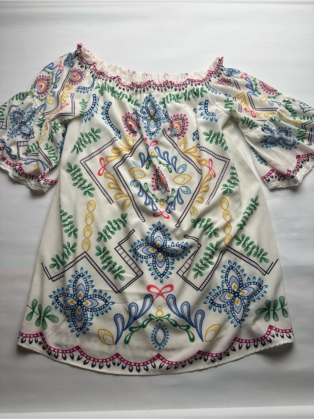 Flying Tomato Off-Shoulder Cream Top w Blue, Green & Yellow Floral Print. Size L